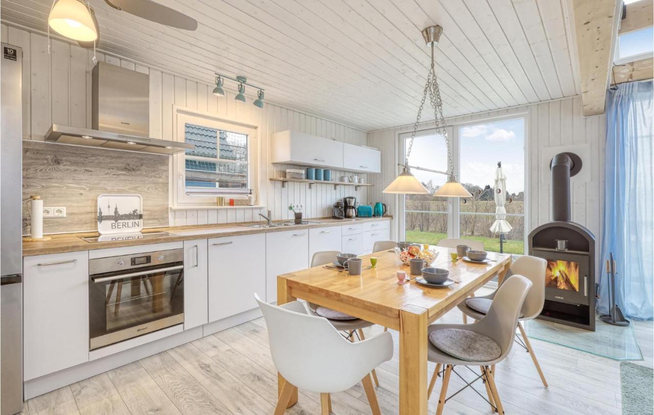 Nice home in Zerpenschleuse with 2 Bedrooms, WiFi&Sauna Buitenkant foto